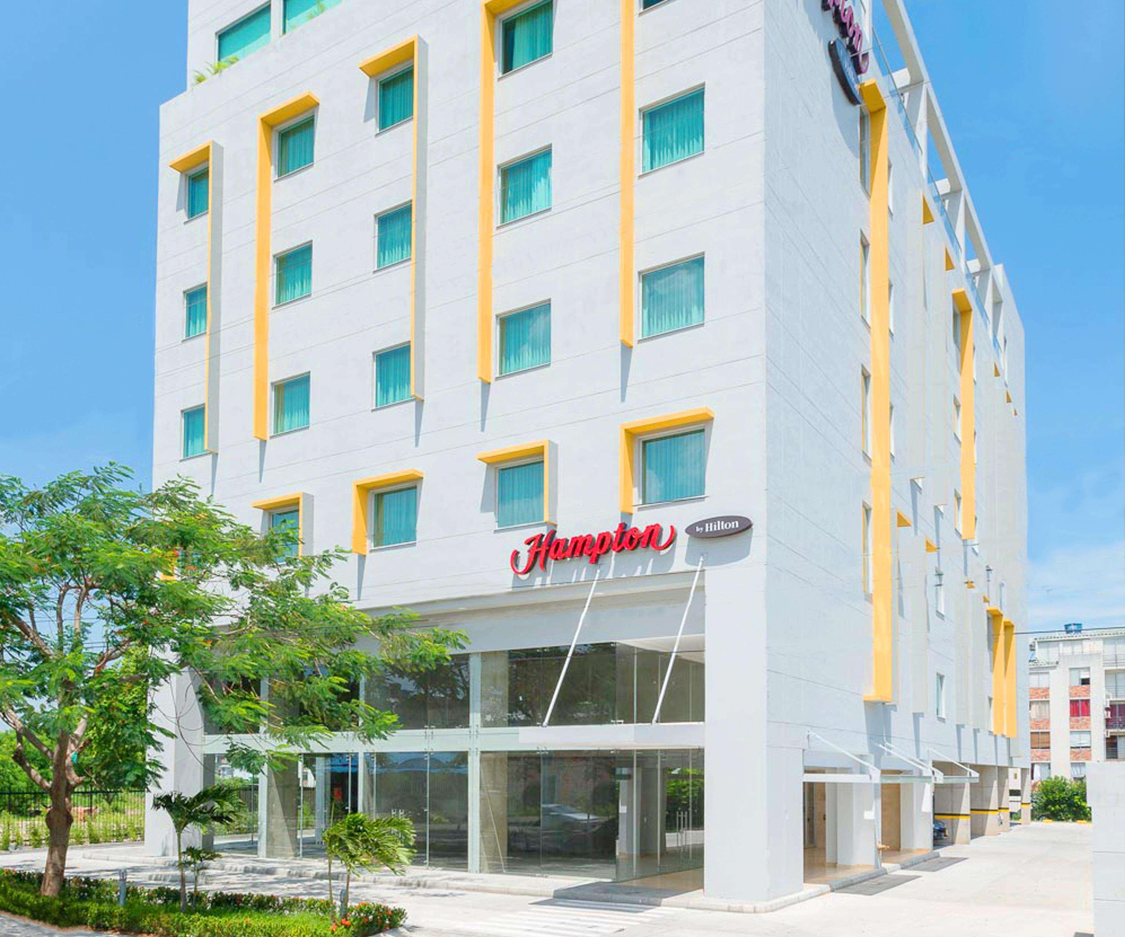 Hotel Hampton By Hilton Yopal Exterior foto