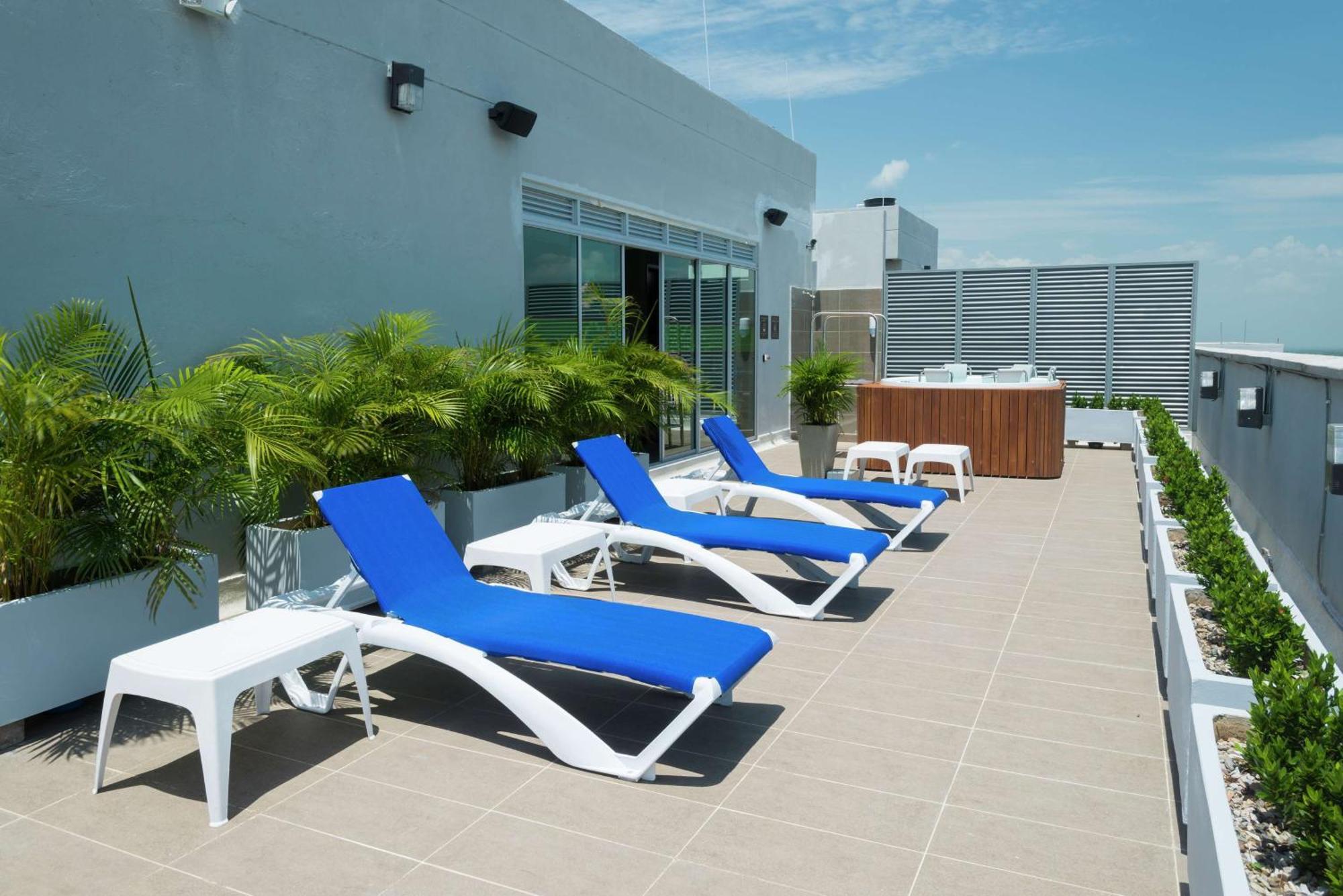 Hotel Hampton By Hilton Yopal Exterior foto
